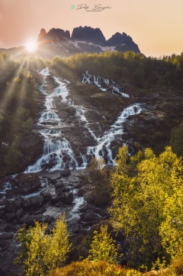 Lofoten-Waterfall
