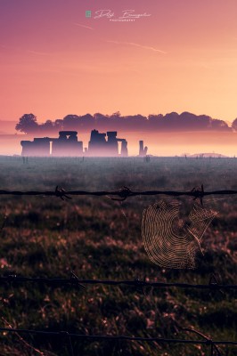 Stonehenge_mist_01